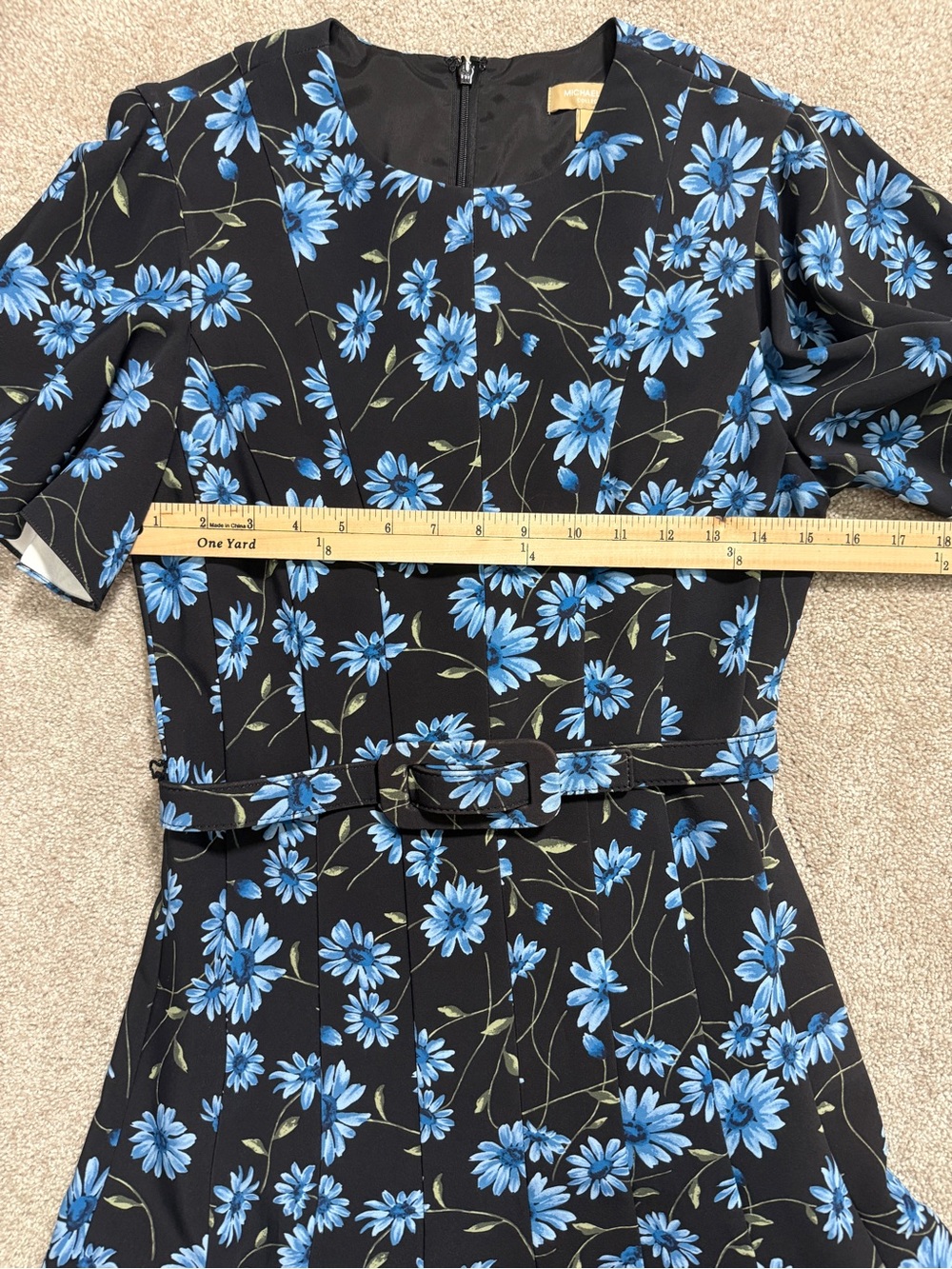 Daisy Cornflower Floral Stretch-Cady Flutter Sleeve Dress | US 4 - Picture 7 of 16